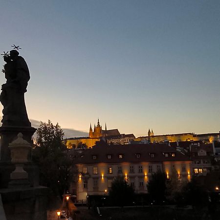 Апартаменты Valentinka Minutes Away From Charles Bridge Прага Экстерьер фото