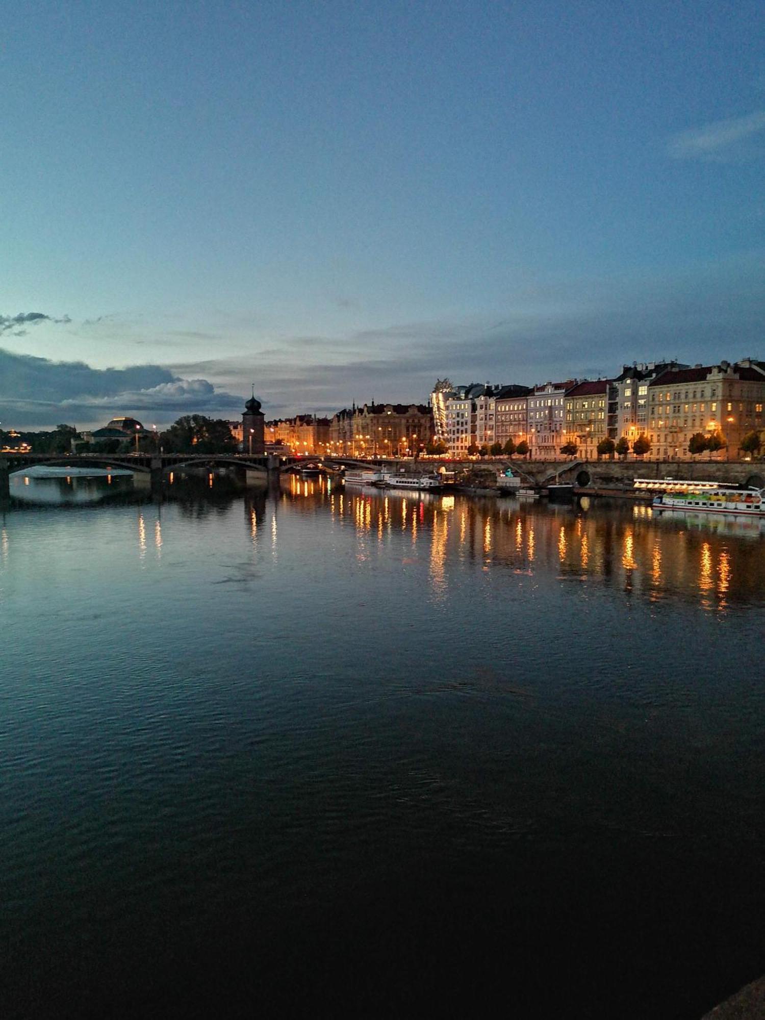 Апартаменты Valentinka Minutes Away From Charles Bridge Прага Экстерьер фото